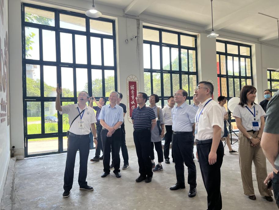 e7f819f51c41f82bea25e041715f749